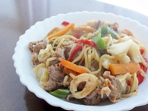 麺1つ二人分…うどんだしであっさり具沢山焼き蕎麦